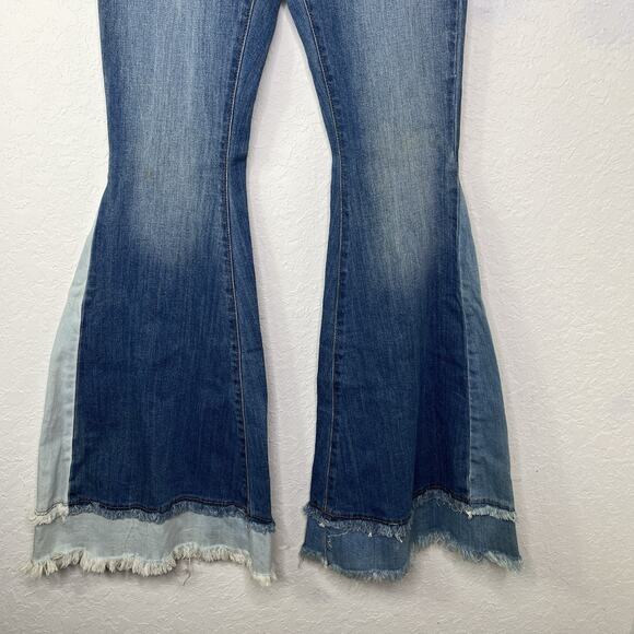 Fashion Nova only the best vibes bell bottom jeans - medium blue wash size 3 - Picture 3 of 11